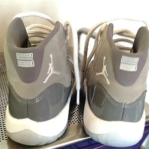 Cool gray Jordans 11s